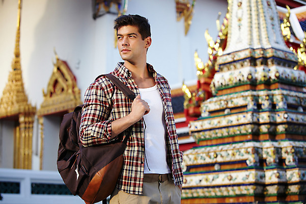 포토 JPG 주간 서양인 외국인 해외기획촬영 해외 라이프스타일 2011년태국 남자 나라 아시아 외국문화 해외여행 여행 포즈 가방 배낭 모션 태국 휴가 태국문화 한명 서기 사람 상반신 20대 성인 야외 건물 라이프 관광지 사찰 사원 방콕 왓포 남자만 남자한명만 성인남자만 청년만 청년남자만 청년남자한명만 성인한명만 성인남자한명만 성인만 국내포토 자연요소 1 동양문화 건축물 잡화 문화 종교건축 인종 청년 생활 파일형식