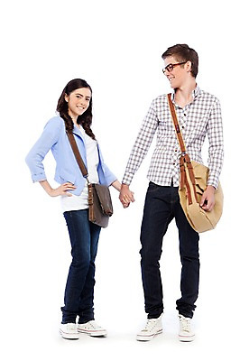 포토 JPG 스튜디오촬영 전신 서양인 외국인 해외기획촬영 학생 라이프스타일 커플 여자 2011년태국 남자 행복 대학생 허리손 포즈 가방 모션 실내 사랑 서기 미소 웃음 사람 20대 성인 두명 라이프 손잡기 다정 크로스백 청년만 성인만 국내포토 잡화 감정 컨셉 관계 표정 인종 청년 내부 생활 파일형식