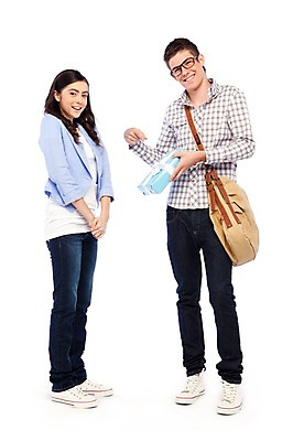 포토 JPG 스튜디오촬영 전신 서양인 외국인 해외기획촬영 학생 라이프스타일 커플 여자 2011년태국 남자 행복 대학생 포즈 가방 모션 실내 선물 사랑 서기 미소 웃음 들기 사람 손짓 20대 성인 두명 라이프 선물상자 상자 다정 가리킴 크로스백 청년만 성인만 국내포토 잡화 감정 컨셉 관계 표정 인종 청년 내부 생활 파일형식