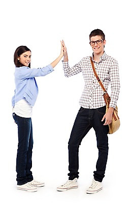 포토 JPG 스튜디오촬영 전신 서양인 외국인 해외기획촬영 학생 라이프스타일 커플 여자 2011년태국 남자 행복 대학생 포즈 가방 모션 실내 사랑 서기 미소 웃음 사람 손짓 20대 성인 두명 라이프 다정 크로스백 하이파이브 청년만 성인만 국내포토 잡화 감정 컨셉 관계 표정 인종 청년 내부 생활 파일형식