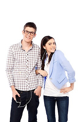 포토 JPG 스튜디오촬영 서양인 외국인 해외기획촬영 학생 라이프스타일 커플 여자 2011년태국 남자 행복 대학생 이어폰 허리손 포즈 모션 실내 사랑 서기 미소 웃음 들기 사람 상반신 20대 성인 두명 라이프 스마트폰 팔짱 다정 음악감상 청년만 성인만 국내포토 감정 음향기기 컨셉 관계 표정 인종 청년 내부 생활 핸드폰 스마트기기 감상 파일형식