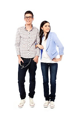 포토 JPG 스튜디오촬영 전신 서양인 외국인 해외기획촬영 학생 라이프스타일 커플 여자 2011년태국 남자 행복 대학생 이어폰 허리손 포즈 모션 실내 사랑 서기 미소 웃음 들기 사람 20대 성인 두명 라이프 스마트폰 팔짱 다정 음악감상 청년만 성인만 국내포토 감정 음향기기 컨셉 관계 표정 인종 청년 내부 생활 핸드폰 스마트기기 감상 파일형식