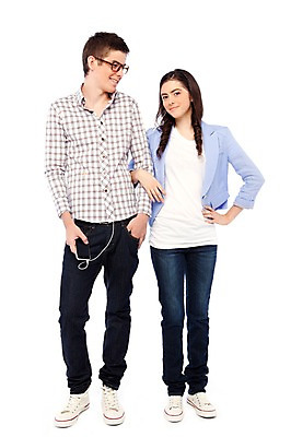 포토 JPG 스튜디오촬영 전신 서양인 외국인 해외기획촬영 학생 라이프스타일 커플 여자 2011년태국 남자 행복 대학생 이어폰 허리손 포즈 모션 실내 사랑 서기 미소 웃음 들기 사람 20대 성인 두명 라이프 스마트폰 팔짱 다정 음악감상 청년만 성인만 국내포토 감정 음향기기 컨셉 관계 표정 인종 청년 내부 생활 핸드폰 스마트기기 감상 파일형식