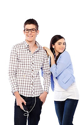 포토 JPG 스튜디오촬영 서양인 외국인 해외기획촬영 학생 라이프스타일 커플 여자 2011년태국 남자 행복 대학생 이어폰 포즈 모션 실내 사랑 서기 미소 웃음 들기 사람 상반신 20대 성인 두명 라이프 스마트폰 기댐 다정 음악감상 청년만 성인만 국내포토 감정 음향기기 컨셉 관계 표정 인종 청년 내부 생활 핸드폰 스마트기기 감상 파일형식