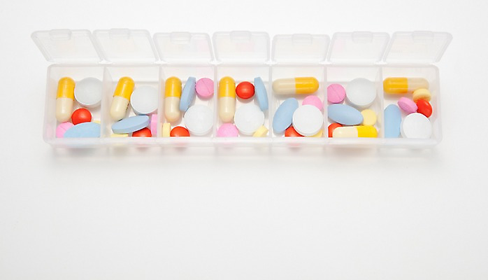 포토 JPG 스튜디오촬영 의학 실내 건강 병원 사람없음 치료 하이앵글 알약 약 의료용품 약병 약국 오브젝트 먹는약 조제 국내포토 뷰포인트 의료기기 내부 만들기 병_담는 파일형식