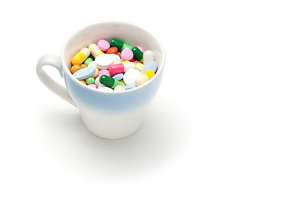 포토 JPG 스튜디오촬영 의학 잔 실내 병원 누끼 사람없음 치료 컵 알약 약 의료용품 약국 오브젝트 먹는약 국내포토 식기 의료기기 내부 파일형식