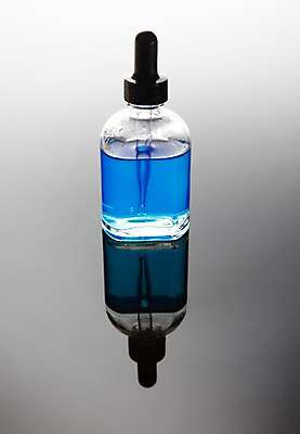 포토 JPG 스튜디오촬영 의학 의료기기 실내 병원 사람없음 치료 파란색 약 도구 의료용품 용기 스포이트 오브젝트 먹는약 물약 국내포토 그릇 컬러 내부 피펫 파일형식