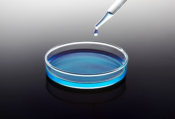 포토 JPG 스튜디오촬영 교육 컬러 과학 의학 학교 의료기기 실내 병원 실험기구 실험 사람없음 치료 파란색 도구 의료용품 액체 화학 스포이트 오브젝트 샬레 국내포토 내부 피펫 파일형식
