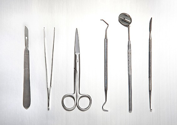 포토 JPG 스튜디오촬영 의학 의료기기 가위 실내 치과 병원 사람없음 치료 도구 의료용품 수술 칼 오브젝트 치과용품 핀셋 수술도구 메스 본큐렛 치경 국내포토 문구용품 내부 의학용품 파일형식