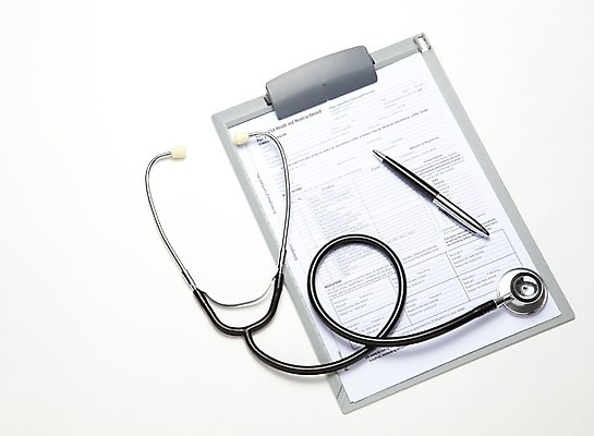 포토 JPG 스튜디오촬영 의학 청진기 의료기기 실내 병원 사람없음 치료 볼펜 진료 도구 의료용품 오브젝트 검진표 서류판 국내포토 내부 펜 사무용품 파일형식