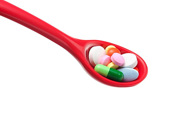 포토 JPG 스튜디오촬영 의학 수저 실내 병원 누끼 사람없음 치료 알약 약 숟가락 의료용품 약국 오브젝트 먹는약 국내포토 식기 의료기기 내부 파일형식