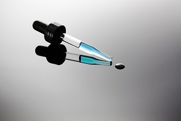 포토 JPG 스튜디오촬영 교육 컬러 과학 의학 학교 의료기기 실내 병원 실험기구 실험 사람없음 치료 도구 의료용품 액체 화학 스포이트 오브젝트 국내포토 내부 피펫 파일형식