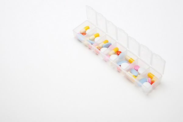 포토 JPG 스튜디오촬영 의학 실내 건강 병원 사람없음 치료 하이앵글 알약 약 의료용품 약병 약국 오브젝트 먹는약 조제 국내포토 뷰포인트 의료기기 내부 만들기 병_담는 파일형식