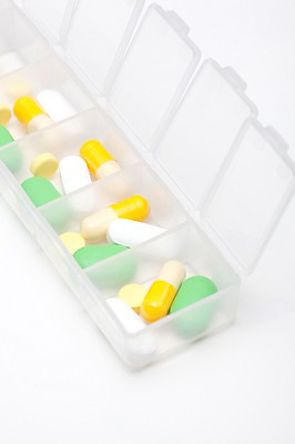 포토 JPG 스튜디오촬영 의학 실내 건강 병원 사람없음 치료 알약 약 의료용품 약병 약국 오브젝트 먹는약 조제 국내포토 의료기기 내부 만들기 병_담는 파일형식