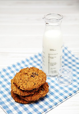 포토 JPG 스튜디오촬영 음료 디저트 실내 사람없음 쿠키 제과 과자 우유 식탁보 홈베이킹 제빵 국내포토 음식 유제품 내부 제과제빵 파일형식