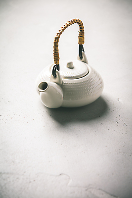 포토 JPG 해외이미지 실내 사람없음 도자기 차 찻주전자 흰배경 해외202004 해외포토 음료 백그라운드 주전자 내부 흰색 파일형식