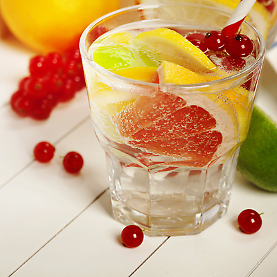 포토 JPG 해외이미지 음료 잔 빨대 근접촬영 사람없음 물 자몽 나무바닥 디톡스 해외202004 해외포토 자연요소 식기 뷰포인트 과일 바닥 건강 파일형식