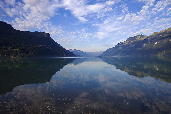 포토 JPG 해외이미지 나무 구름 유럽 호수 여행 자연 하늘 산 주택 파노라마 풍경 사람없음 야외 건물 물 태양 낭만 자유 시골 연못 도시 가장자리 정상 심볼 스위스 알프스 암초 타운 베른 절정 터키석 해외202004 해외202105 해외포토 자연요소 식물 건축물 나라 컨셉 촬영기법 둘레 보석 생태계 파일형식