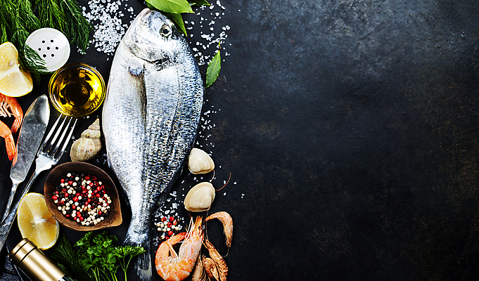 포토 JPG 해외이미지 포크 검은배경 조개 새우 실내 어류 사람없음 하이앵글 와인 나이프 올리브오일 레몬 해산물 소금 종지 후추 나무그릇 월계수 카피스페이스 해외202004 해외포토 그릇 식기 뷰포인트 백그라운드 과일 어패류 주류 갑각류 내부 목재 검은색 수중동물 공백 칼 기름_음식 향신료 파일형식