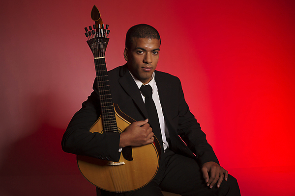 포토 JPG 해외이미지 문화 음악 백그라운드 이동 노래 한명 사람 이벤트 빛 파티 축제 소리 콘서트 공연 기쁨 연주자 음악가 가수 무대 기타 포르투갈 클럽 예술가 목소리 재즈 리스본 실행 해외202004 해외202105 해외포토 직업 1 감정 유럽 컨셉 현악기 문화예술 파일형식