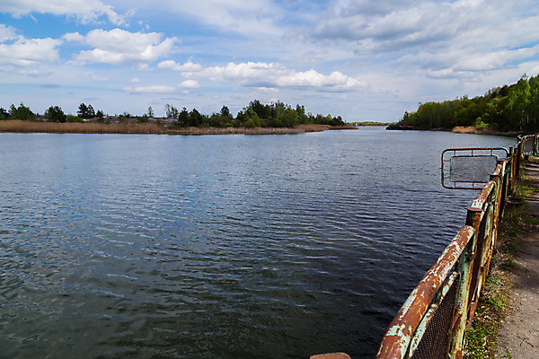 포토 JPG 해외이미지 식물 호수 자연 풍경 사람없음 야외 물 환경 힘 탐험 저수지 연못 도시 숲 사건 버리기 휴양지 지역 내추럴 원자력 소련 소비에트 우크라이나 재앙 해외202004 해외202105 해외포토 자연요소 유럽 모션 장소 에너지 생태계 파일형식