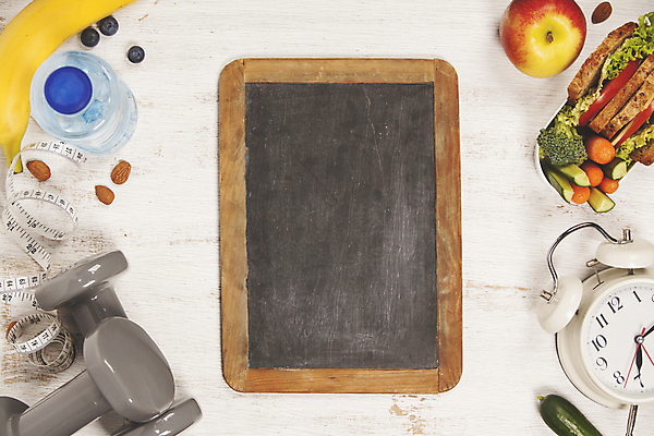 포토 JPG 해외이미지 바나나 실내 샌드위치 줄자 사람없음 칠판 아령 자명종 사과 물병 흰배경 카피스페이스 해외202004 해외포토 음식 시계 백그라운드 과일 자 내부 공백 알람 흰색 물통 파일형식