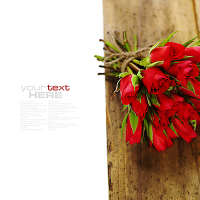 포토 JPG 해외이미지 리본 꽃다발 실내 타이포그라피 사람없음 장미 흰배경 나무받침 카피스페이스 해외202004 해외포토 문자 꽃 백그라운드 내부 목재 공백 흰색 받침대 파일형식