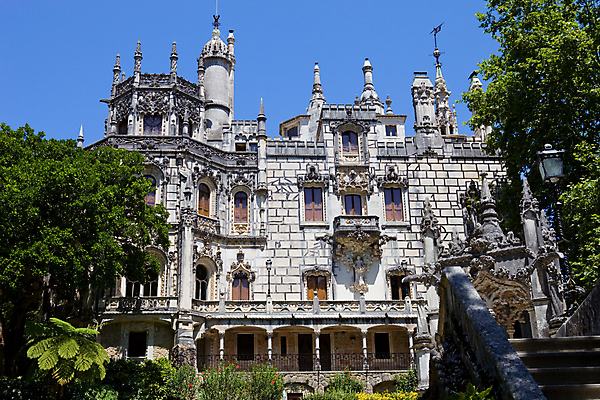 포토 JPG 해외이미지 계절 공원 유럽 문화 벽 여행 건축양식 자연 하늘 사람없음 여행객 탑 정원 낭만 역사 재산 땅 포르투갈 시력 리스본 신트라 해외202004 해외202105 해외포토 건축물 공공시설 건축 나라 컨셉 사람 금융 생태계 파일형식