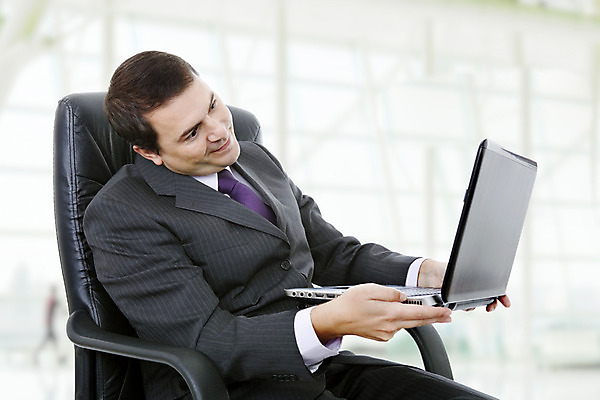 포토 JPG 해외이미지 직업 응시 행복 여유 비즈니스 성공 노동자 한명 서기 미소 성인 노트북 컴퓨터 청춘 사무실 흰색 작업 비즈니스맨 자신감 대표 종업원 스마트 만족 리더 긍정 경영 세련 해외202004 해외202105 해외포토 1 시선 남자 감정 컬러 컨셉 모션 표정 사람 전자제품 직장인 파일형식