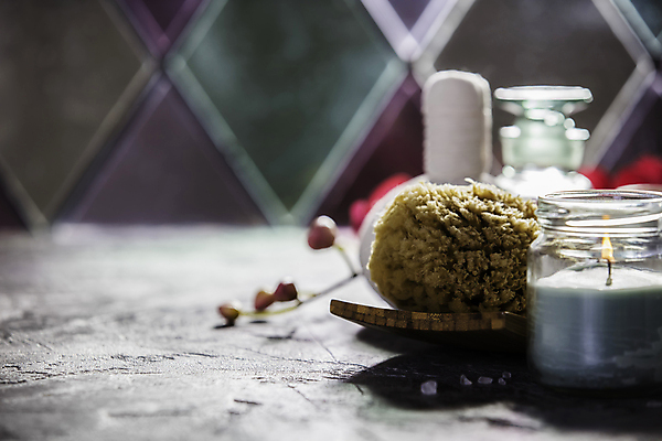 포토 JPG 해외이미지 실내 사람없음 아웃포커스 아로마 스파용품 향초 마사지용품 아로마테라피 스펀지 허브볼 카피스페이스 해외202004 해외포토 초 촬영기법 내부 스파 공백 오브젝트 테라피 파일형식