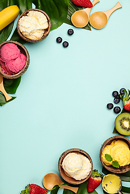 포토 JPG 해외이미지 그릇 잎 딸기 아이스크림 디저트 실내 키위 사람없음 하이앵글 달콤 담기 파란배경 블루베리 코코넛 나무숟가락 플랫레이 해외202004 해외포토 식물 식기 음식 뷰포인트 백그라운드 과일 모션 내부 파란색 숟가락 플랫 맛 파일형식