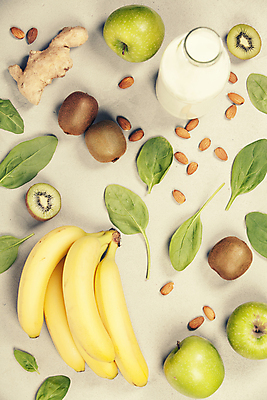 포토 JPG 해외이미지 과일 바나나 건강 키위 요리 사람없음 하이앵글 우유 견과류 사과 채식 아몬드 생강 다이어트음식 저칼로리식단 플랫레이 해외202004 해외포토 뷰포인트 다이어트 채소 유제품 플랫 식단 저칼로리 파일형식
