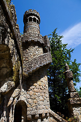 포토 JPG 해외이미지 계절 공원 유럽 문화 벽 여행 건축양식 자연 하늘 사람없음 여행객 탑 정원 낭만 바위 역사 재산 땅 포르투갈 시력 리스본 신트라 해외202004 해외202105 해외포토 건축물 공공시설 건축 나라 컨셉 사람 금융 생태계 파일형식