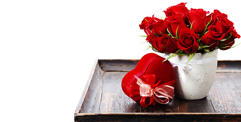 포토 JPG 해외이미지 실내 발렌타인데이 사랑 사람없음 선물상자 장미 꽃병 오브젝트 흰배경 하트상자 나무쟁반 해외202004 해외포토 꽃 감정 백그라운드 데이이벤트 쟁반 선물 내부 목재 상자 흰색 파일형식