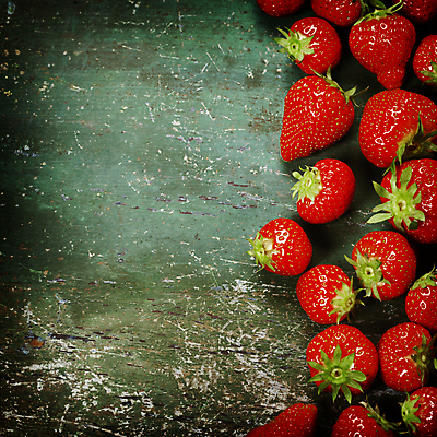 포토 JPG 해외이미지 딸기 실내 사람없음 하이앵글 카피스페이스 초록배경 해외202004 해외포토 뷰포인트 백그라운드 과일 내부 초록색 공백 파일형식