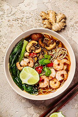 포토 JPG 해외이미지 그릇 새우 사람없음 하이앵글 버섯 면류 국수 깨 라임 생강 나무젓가락 동양음식 베이지색배경 해외202004 해외포토 식기 음식 뷰포인트 백그라운드 채소 과일 식재료 젓가락 갑각류 조미료 베이지색 파일형식