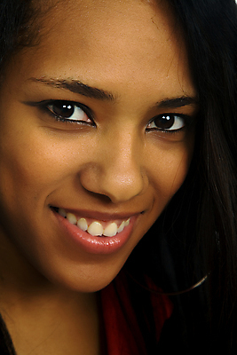 포토 JPG 해외이미지 여자 행복 얼굴 흑인 신체 갈색머리 한명 사람 성인 10대 청춘 갈색 유행 검은색 입 화려 속눈썹 피부 입술 코 광택 목 내추럴 고립 몽환 해외202004 해외202105 해외포토 서양인 1 헤어스타일 감정 컬러 컨셉 청소년 신체부위 눈썹 파일형식