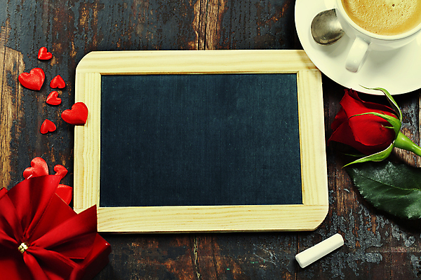 포토 JPG 해외이미지 커피 실내 사람없음 선물상자 장미 칠판 하트 커피잔 분필 나무바닥 카피스페이스 해외202004 해외포토 모양 꽃 음료 잔 바닥 선물 내부 상자 공백 초크 파일형식