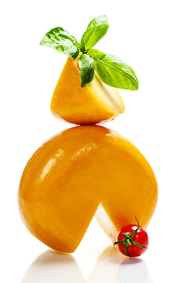 포토 JPG 해외이미지 방울토마토 유제품 실내 사람없음 흰배경 바질 고다치즈 해외202004 해외포토 백그라운드 토마토 치즈 내부 흰색 파일형식