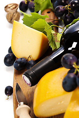 포토 JPG 해외이미지 포도 유제품 실내 사람없음 와인 칼 와인병 고다치즈 해외202004 해외포토 과일 병_용기 치즈 주류 내부 파일형식