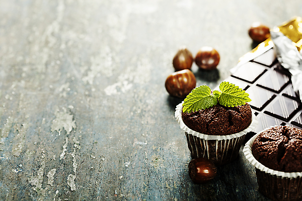 포토 JPG 해외이미지 실내 사람없음 초콜릿 달콤 컵케이크 민트 나무바닥 초코맛 헤이즐넛 카피스페이스 해외202004 해외포토 디저트 바닥 내부 케이크 공백 견과류 맛 허브 파일형식