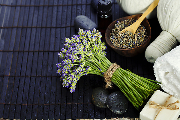 포토 JPG 해외이미지 검은배경 실내 사람없음 아로마 비누 아로마테라피 라벤더 찻잎 허브볼 카피스페이스 해외202004 해외포토 꽃 백그라운드 내부 차_음료 위생용품 검은색 공백 허브 테라피 파일형식