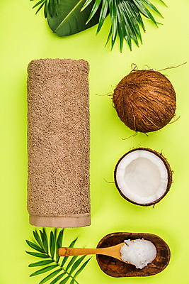 포토 JPG 해외이미지 사람없음 하이앵글 수건 피부관리 코코넛 나무숟가락 나무그릇 열대잎 코코넛오일 초록배경 해외202004 해외포토 그릇 뷰포인트 백그라운드 잎 과일 목재 초록색 위생용품 뷰티 숟가락 오일_음식 파일형식