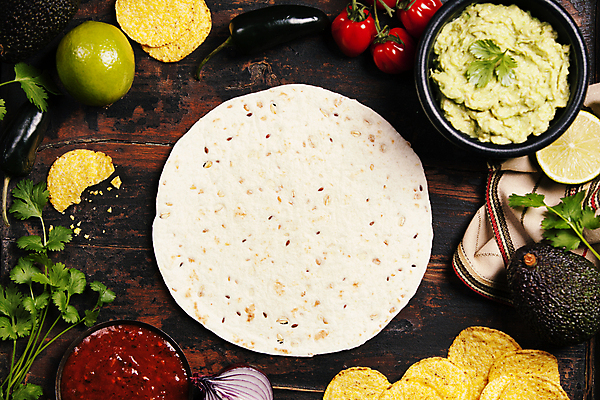 포토 JPG 해외이미지 식재료 실내 사람없음 준비 나무바닥 라임 멕시코음식 나초 타코 과카몰리 살사소스 적양파 토르티야 해외202004 해외포토 음식 과일 양파 바닥 서양음식 내부 소스_음식 파일형식