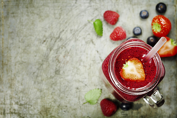 포토 JPG 해외이미지 음료 회색배경 잔 실내 사람없음 베리스무디 스무디 해외202004 해외포토 식기 백그라운드 내부 회색 파일형식