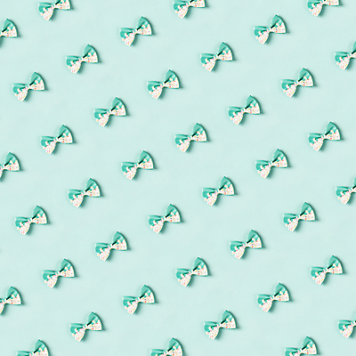 포토 JPG 해외이미지 리본 패턴 실내 사람없음 하이앵글 귀여움 파란배경 일렬 해외202004 해외포토 뷰포인트 백그라운드 컨셉 무늬 내부 파란색 파일형식