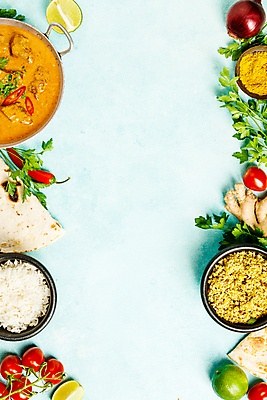 포토 JPG 해외이미지 그릇 토마토 고추 밥 프레임 실내 사람없음 하이앵글 냄비 파란배경 라임 인도음식 카레 동남아음식 마살라 적양파 카피스페이스 해외202004 해외포토 식기 음식 뷰포인트 백그라운드 채소 과일 양파 내부 파란색 공백 솥 동양음식 파일형식