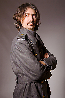 포토 JPG 해외이미지 백인 모자 남자 별 얼굴 유니폼 한명 서기 성인 빨간색 청춘 검은색 장비 수확 골동품 분노 흰색 복고 군용 러시아 육군 병정 전사 러시아인 바보 소비에트 장교 필승 해외202004 해외202105 해외포토 자연요소 서양인 1 잡화 옷 감정 유럽 컬러 컨셉 농업 모션 군대 사람 신체부위 우승 파일형식