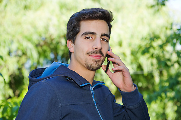 포토 JPG 해외이미지 나무 1 헤어스타일 응시 옷 계절 공원 남자 행복 얼굴 포즈 자연 한명 미소 소년 야외 10대 스마트폰 청춘 컬러풀 환경 외침 가을 닫기 치아 피부 입술 코 해외202004 해외202105 해외포토 식물 시선 공공시설 감정 어린이 컬러 컨셉 모션 청소년 표정 사람 신체부위 핸드폰 스마트기기 소리 소화기관 생태계 파일형식