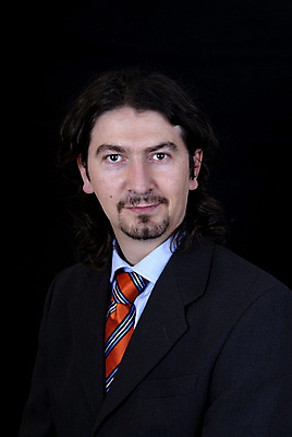 포토 JPG 해외이미지 백인 모델 직업 라이프스타일 응시 남자 행복 얼굴 셔츠 비즈니스 CEO 사업가 성공 넥타이 수염 한명 정장 유행 검은색 흰색 최고 비즈니스맨 자신감 경영 고립 정중 스타일 세련 해외202004 해외202105 해외포토 서양인 1 시선 잡화 옷 감정 컬러 컨셉 상의 사람 생활 신체부위 직장인 파일형식